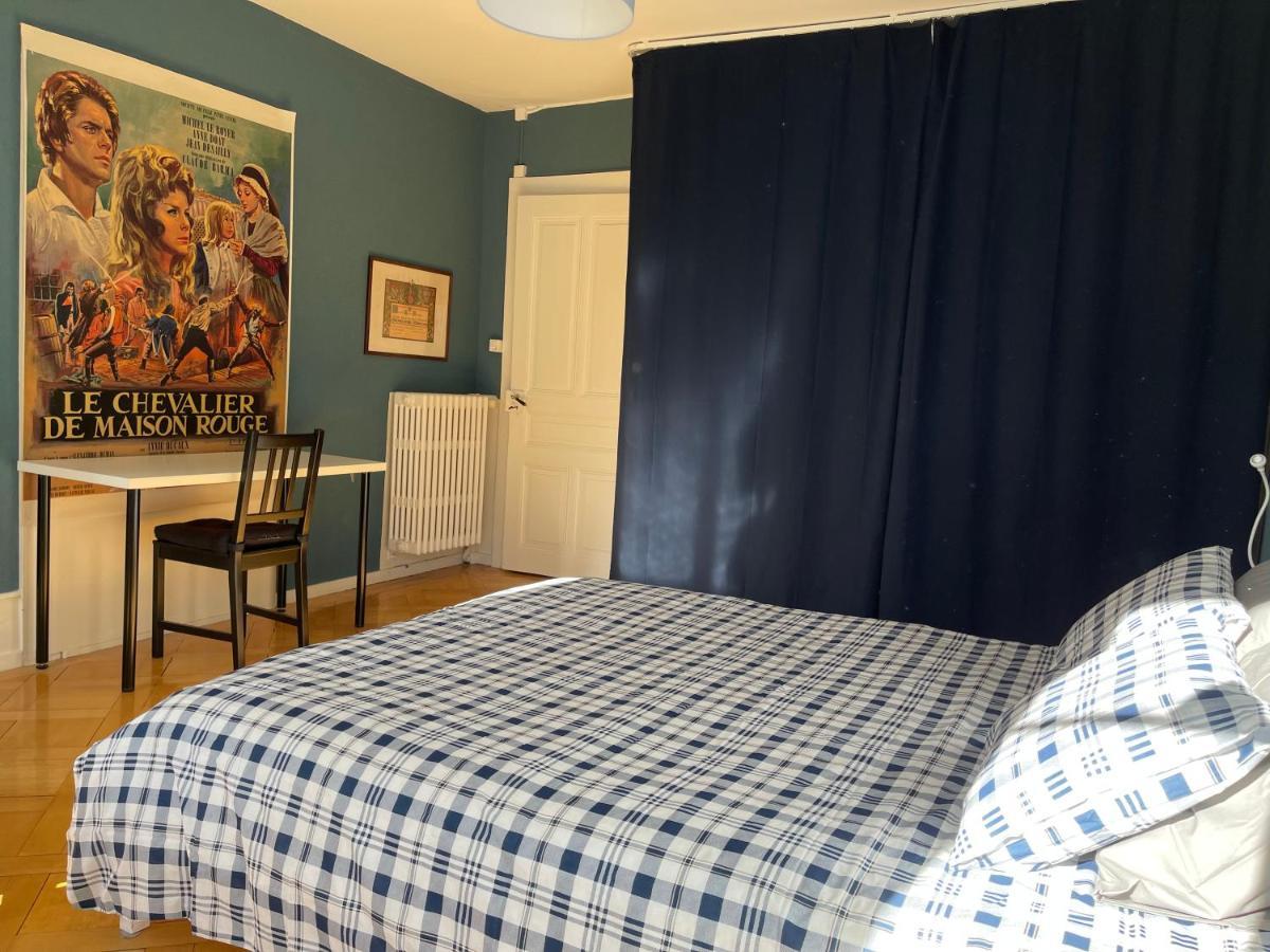 Le Locle : Bel Appartement Chaleureux Exteriör bild