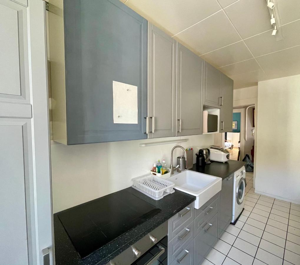 Le Locle : Bel Appartement Chaleureux Exteriör bild