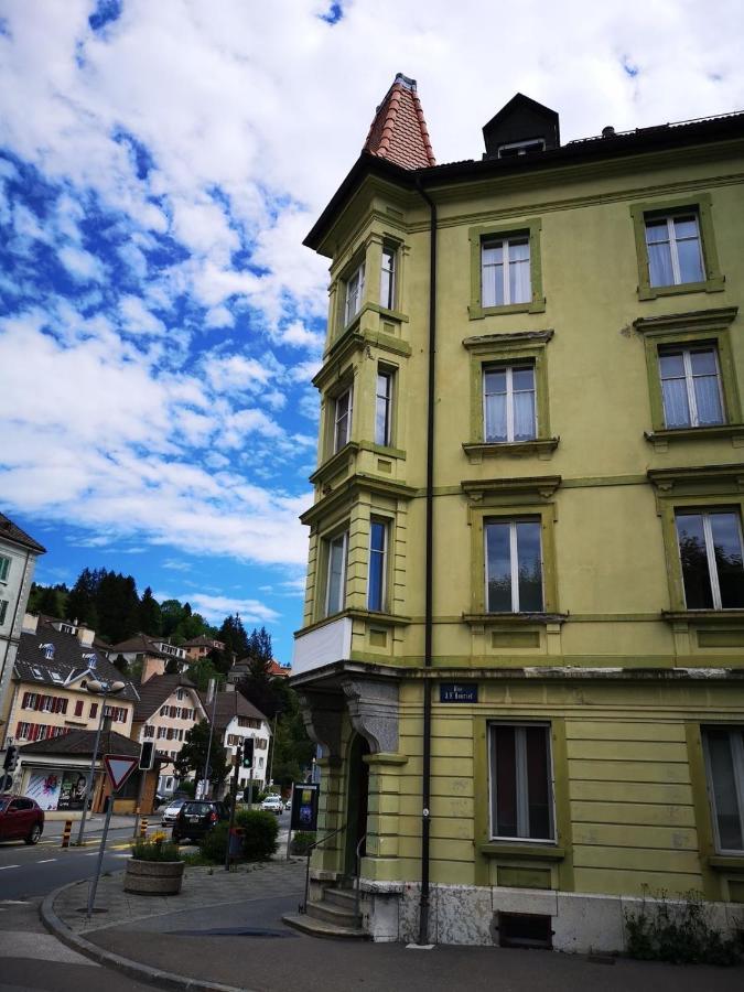 Le Locle : Bel Appartement Chaleureux Exteriör bild