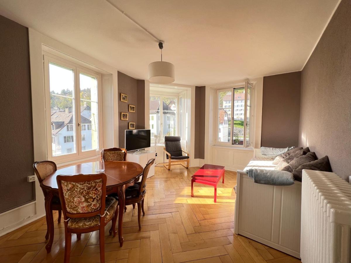 Le Locle : Bel Appartement Chaleureux Exteriör bild