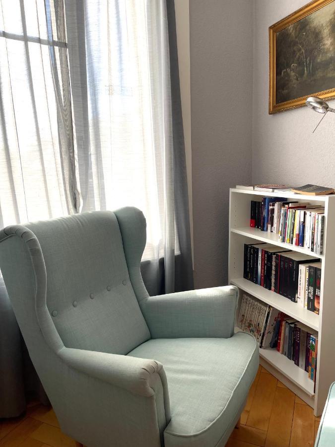 Le Locle : Bel Appartement Chaleureux Exteriör bild