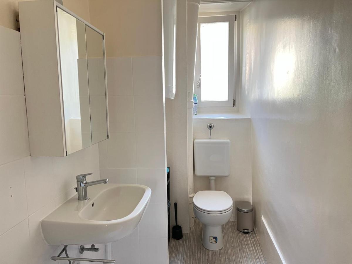 Le Locle : Bel Appartement Chaleureux Exteriör bild